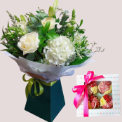 White Bouquet and Cupcakes